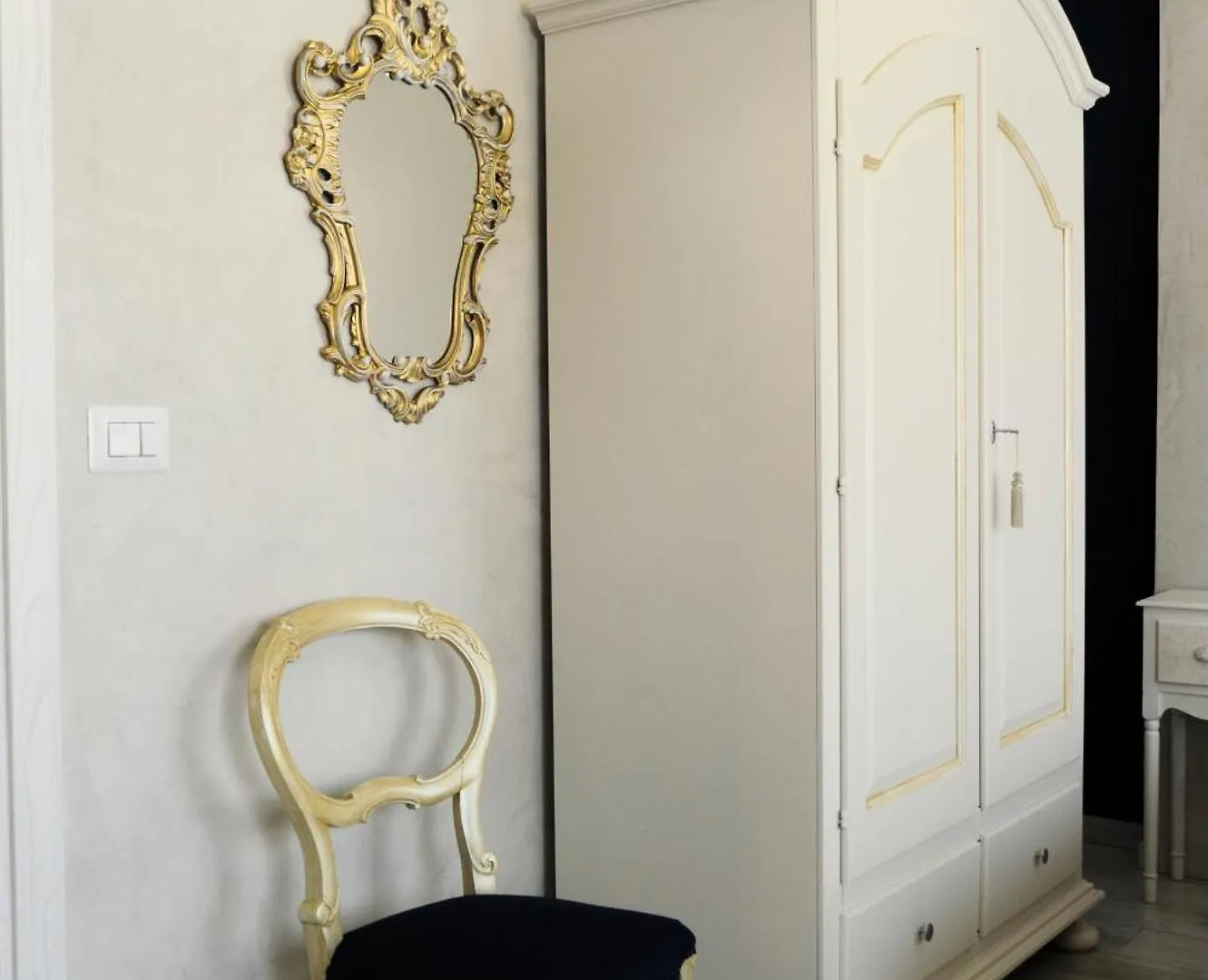 Suites Train Station Mestre Apartment