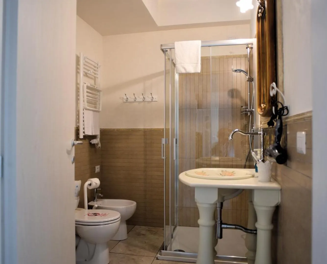 Suites Train Station Mestre Apartment