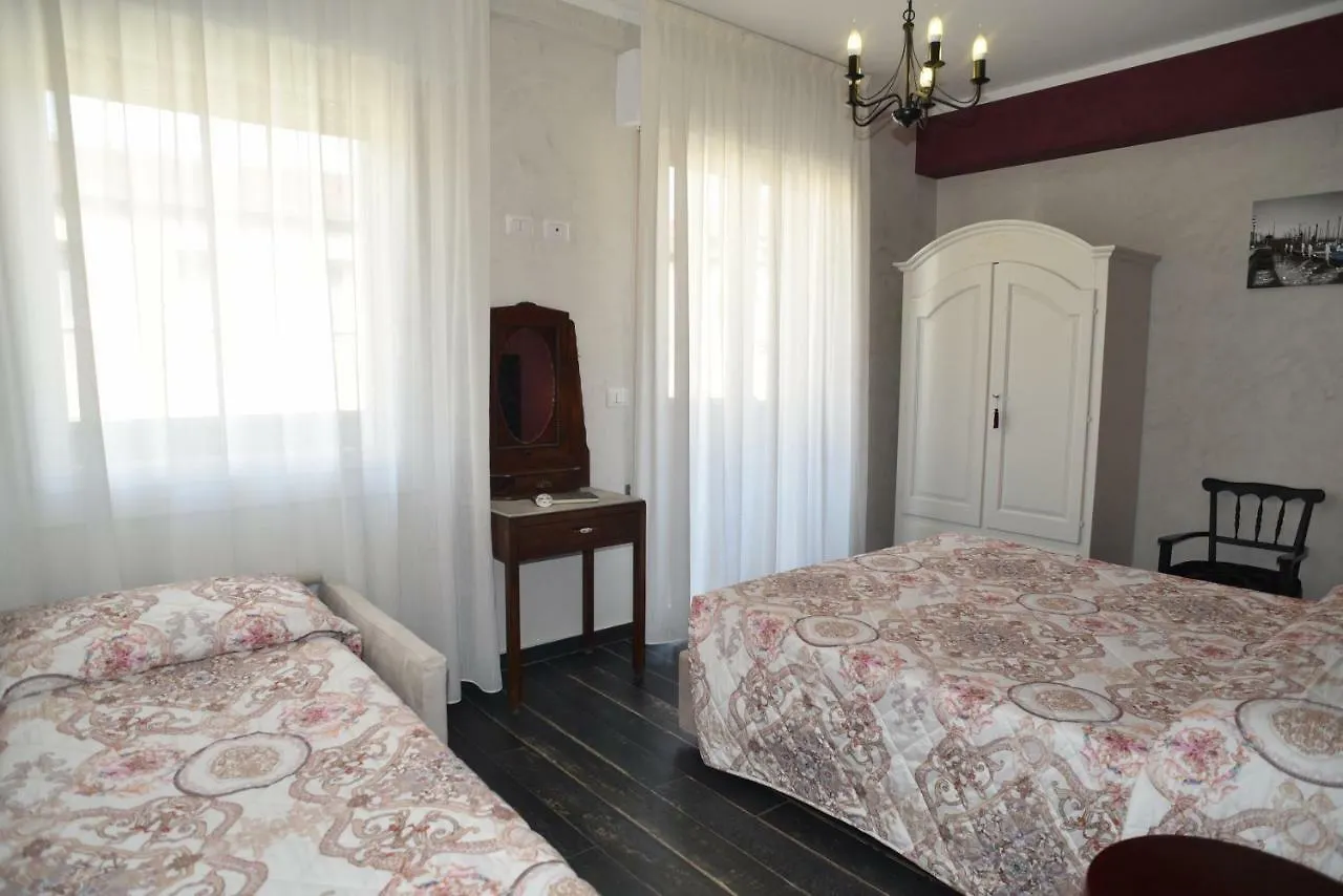 Apartment Suites Train Station Mestre Italy