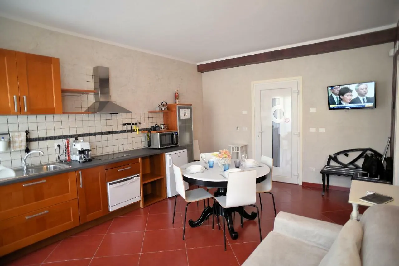 Suites Train Station Mestre Apartment