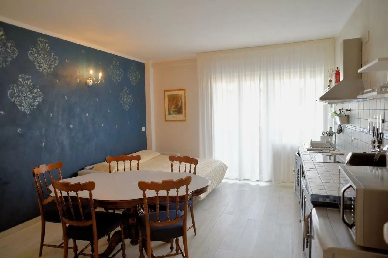 Suites Train Station Mestre Apartment